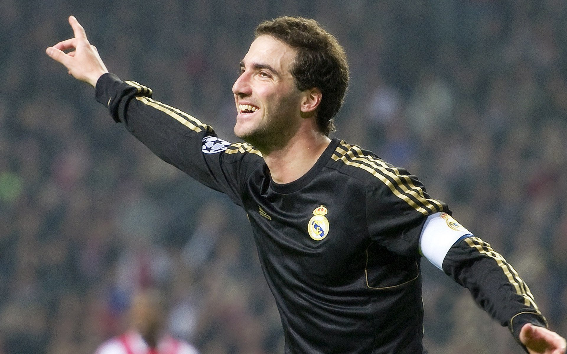 爱游戏中国官网-C罗迎来五赛季出色发挥，SKT观众热烈欢呼！比赛高潮迭起的简单介绍